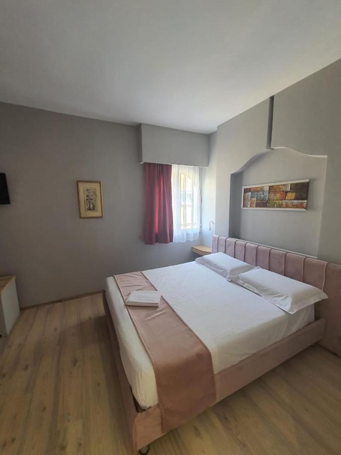 Theranda Boutique Hotel Tiranë Luaran gambar
