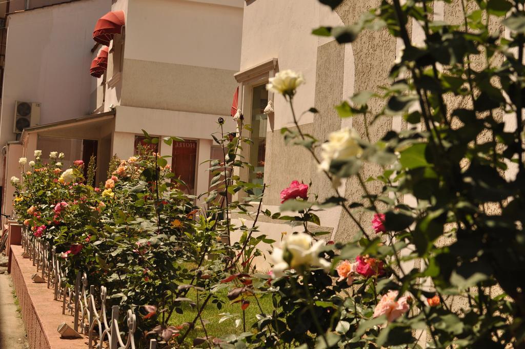 Theranda Boutique Hotel Tiranë Luaran gambar