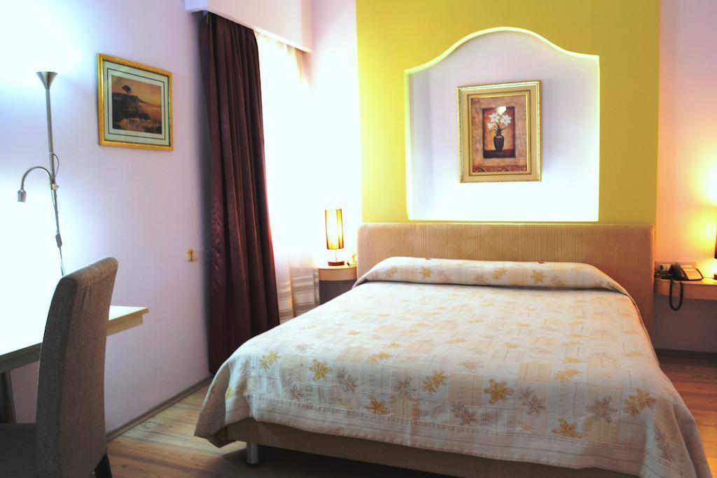 Theranda Boutique Hotel Tiranë Luaran gambar