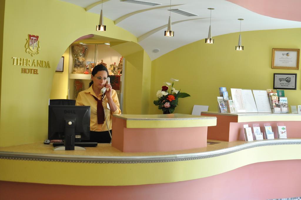 Theranda Boutique Hotel Tiranë Luaran gambar