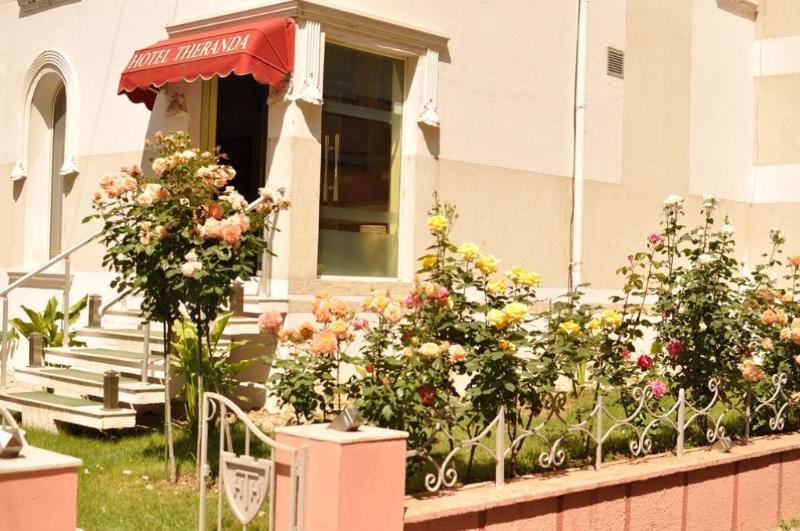 Theranda Boutique Hotel Tiranë Luaran gambar